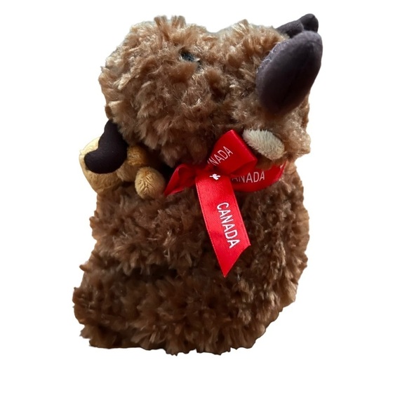 Creature Comforts Toys Moose & Baby Hugs from Canada Souvenir Stuffed Animal - Picture 9 of 10
